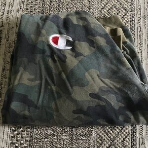 Champion Camouflage Full-Zip Hoodie Size 6X